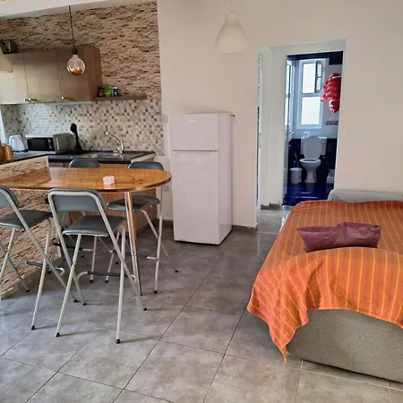 Spacious 1 Bedroom In Center Of Апартаменты