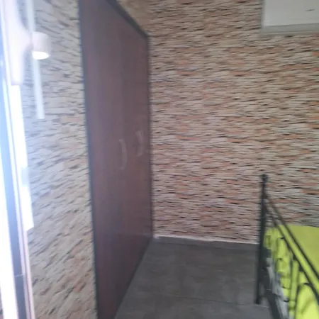 Апартаменты Spacious 1 Bedroom In Center Of