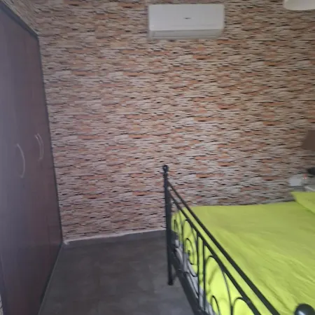 Spacious 1 Bedroom In Center Of Апартаменты *