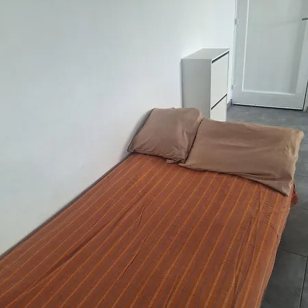 Spacious 1 Bedroom In Center Of Апартаменты
